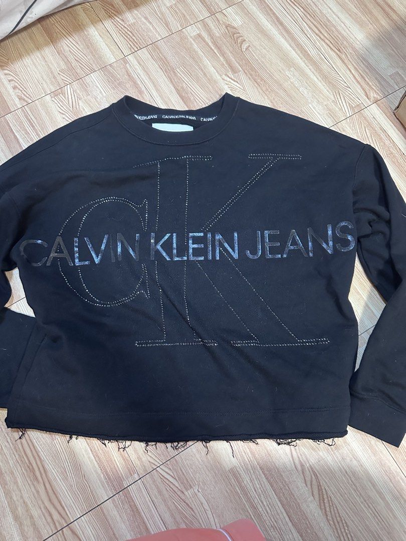 CK Pull Over M-L Womens (Category: Coats, Jackets and Outerwear) located in Navotas City. Submitted by lexituscano (Listing ID 1465106781, Image 1). Description: .
