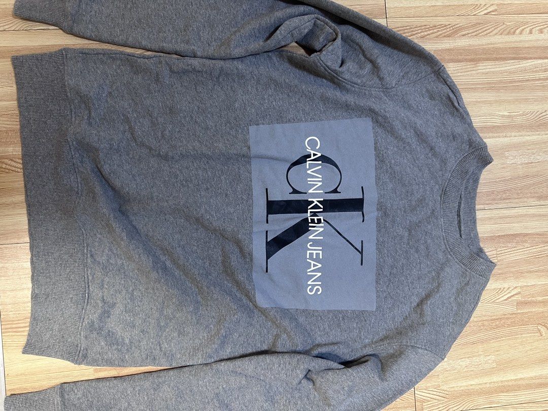 CK PULL OVER- M-L (Womens) XS (Mens) (Category: Coats, Jackets and Outerwear) located in Navotas City. Submitted by lexituscano (Listing ID 1465107106, Image 1). Description: .