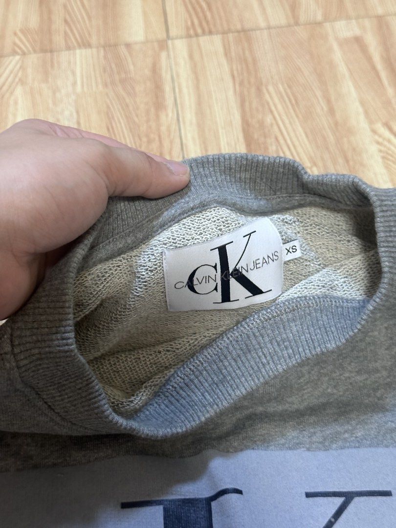 CK PULL OVER- M-L (Womens) XS (Mens) (Category: Coats, Jackets and Outerwear) located in Navotas City. Submitted by lexituscano (Listing ID 1465107106, Image 3). Description: .