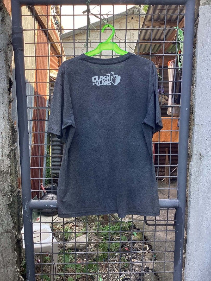 Clash of Clans Tee (Category: Tshirts & Polo Shirts ) located in Manila. Submitted by archivefine_ds (Listing ID 1465013401, Image 3). Description: Clash Of Clans Tee Size XL on tag 9/10 condi, need wash w 20 L 27 250+sf.