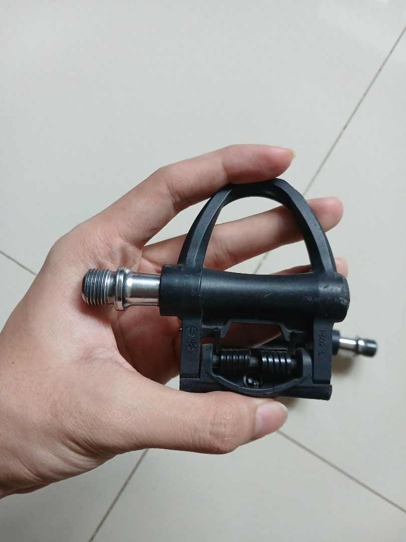 Clipless pedals (Category: Parts & Accessories) located in Singapore. Submitted by plsdontbackdea (Listing ID 1465004135, Image 6). Description: wts rockbro clipless pedals Threading no issue, still smooth still in good condi, got small scuffs but is js cosmetics selling as I'm using Shimano 105 $30 tng my convi.