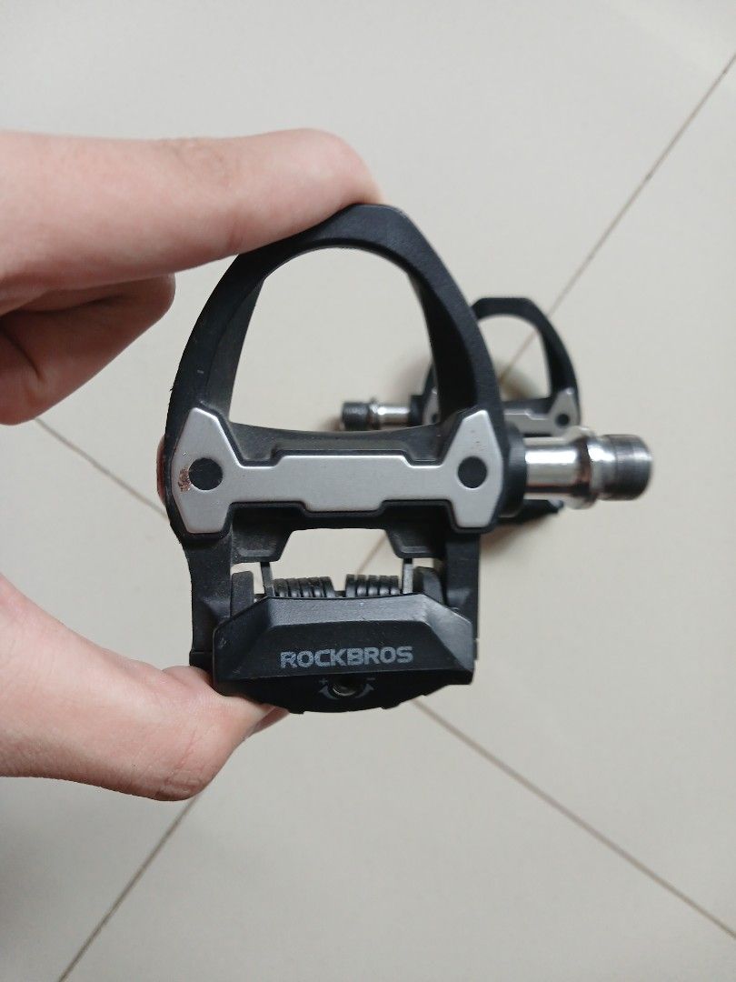 Clipless pedals (Category: Parts & Accessories) located in Singapore. Submitted by plsdontbackdea (Listing ID 1465004135, Image 3). Description: wts rockbro clipless pedals Threading no issue, still smooth still in good condi, got small scuffs but is js cosmetics selling as I'm using Shimano 105 $30 tng my convi.
