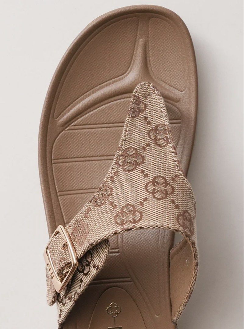 Cln Wedge Sandals (Category: Sandals) located in Manila. Submitted by picutieee (Listing ID 1465046970, Image 1). Description: size 8-9.