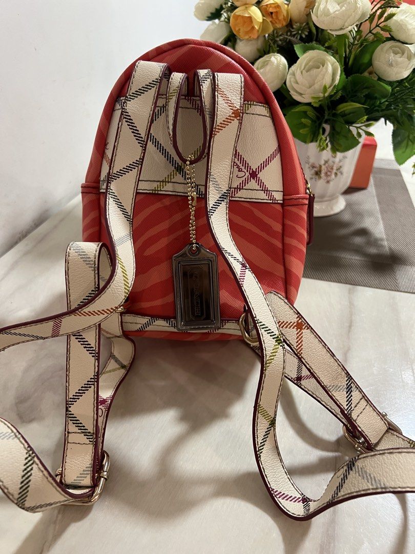 Coach (Category: Backpacks) located in Lipa City. Submitted by thyra06 (Listing ID 1465029890, Image 3). Description: Coach backpack good as new .