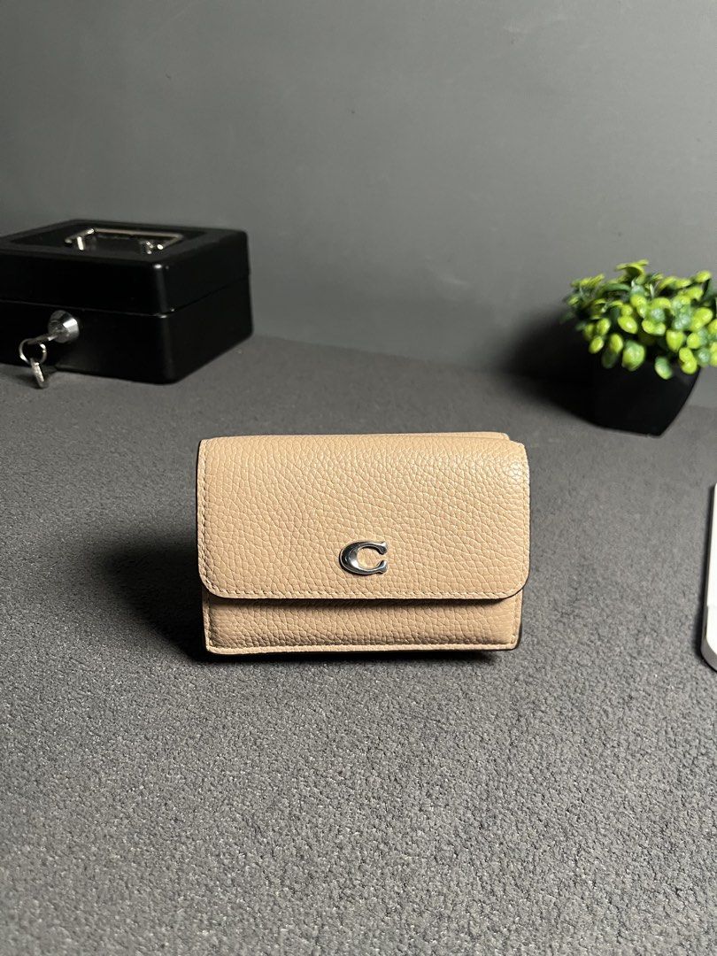 Coach & Limited edition Kate spade (Category: Announcements) located in Palo. Submitted by marllennon (Listing ID 1465167755, Image 3). Description: Authentic 100% no issue Good condition Dm sa details 📤 Location : Palo leyte meet up open & vc .