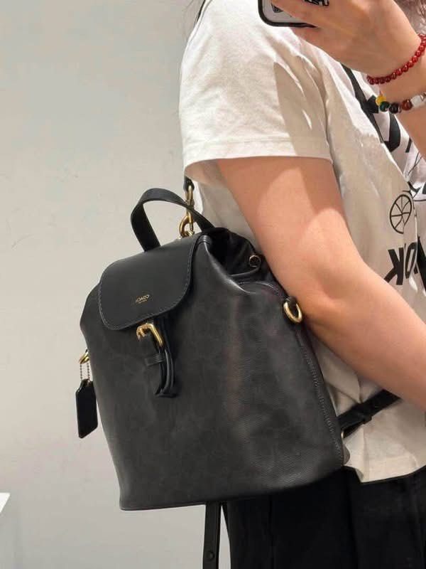 Coach backpack (Category: Backpacks) located in Manila. Submitted by gff.daily_flower (Listing ID 1464987820, Image 2). Description: With tag gift receipt dustbag and paperbag.