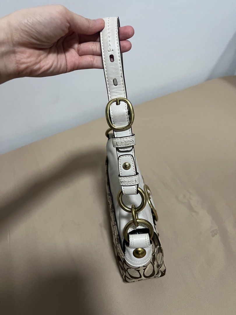 Coach Bag (Category: Luxury Bags & Wallets) located in Mabalacat. Submitted by thriftaround.ph (Listing ID 1465069324, Image 3). Description: .