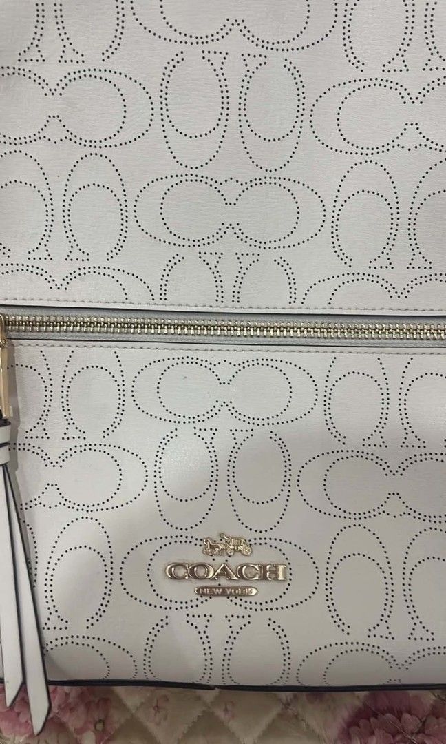 COACH CANVAS BACKPACK (Category: Backpacks) located in Manila. Submitted by ellethrifty (Listing ID 1465105814, Image 2). Description: BOUGHT FROM US ALL NEW NO ISSUE PERFECT FOR SCHOOLS CAN DO HULUGAN.