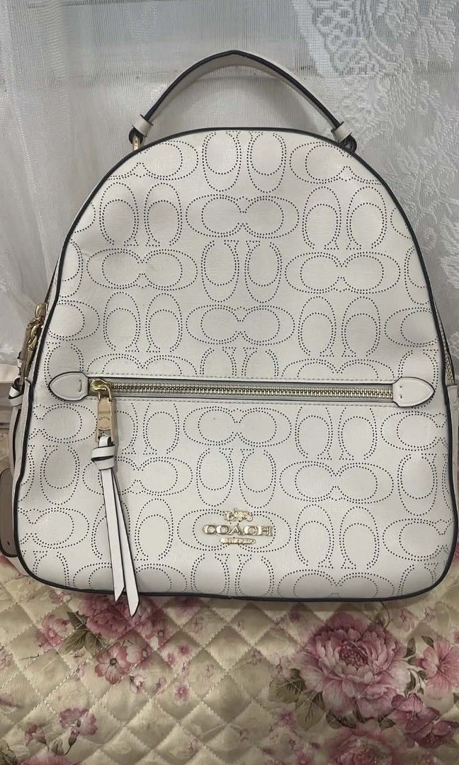 COACH CANVAS BACKPACK (Category: Backpacks) located in Manila. Submitted by ellethrifty (Listing ID 1465105814, Image 1). Description: BOUGHT FROM US ALL NEW NO ISSUE PERFECT FOR SCHOOLS CAN DO HULUGAN.
