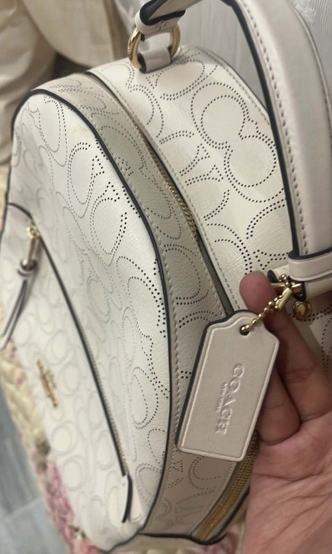 COACH CANVAS BACKPACK (Category: Backpacks) located in Manila. Submitted by ellethrifty (Listing ID 1465105814, Image 3). Description: BOUGHT FROM US ALL NEW NO ISSUE PERFECT FOR SCHOOLS CAN DO HULUGAN.