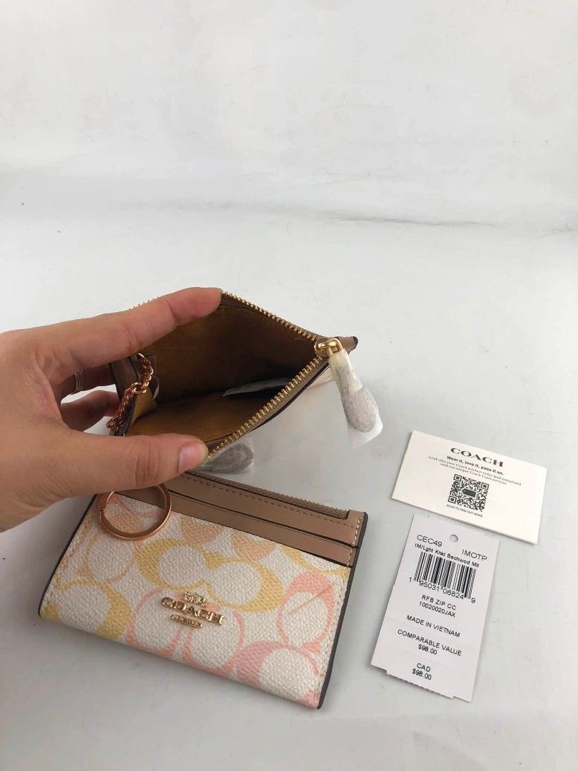 Coach Cardcase in Signature (Category: Wallets & Card holders) located in Quezon City. Submitted by bagsboutiqueph (Listing ID 1465167833, Image 3). Description: LAST PRICE POSTED. LIMITED STOCKS! BRANDNEW WITH INCLUSIONS. COLOR MAY SLIGHTLY VARY IN ACTUAL DUE TO LIGHTING AND CAMERA SETTING. OTHER PHOTOS WILL BE SEND DURING PURCHASE AND FOR SURE BUYERS ONLY. WHEN IN DOUBT, DO NOT ORDER. THANK YOU..