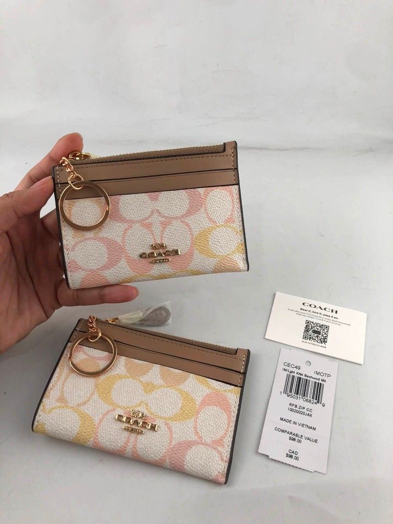 Coach Cardcase in Signature (Category: Wallets & Card holders) located in Quezon City. Submitted by bagsboutiqueph (Listing ID 1465167833, Image 2). Description: LAST PRICE POSTED. LIMITED STOCKS! BRANDNEW WITH INCLUSIONS. COLOR MAY SLIGHTLY VARY IN ACTUAL DUE TO LIGHTING AND CAMERA SETTING. OTHER PHOTOS WILL BE SEND DURING PURCHASE AND FOR SURE BUYERS ONLY. WHEN IN DOUBT, DO NOT ORDER. THANK YOU..