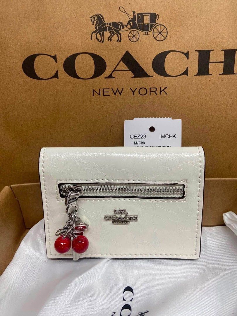 Coach cardholder (Category: Wallets & Card holders) located in Manila. Submitted by gff.daily_flower (Listing ID 1464987316, Image 3). Description: With tag gift receipt dustbag paperbag.