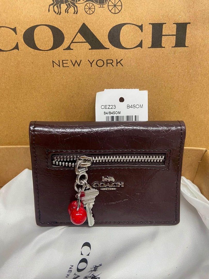 Coach cardholder (Category: Wallets & Card holders) located in Manila. Submitted by gff.daily_flower (Listing ID 1464987316, Image 1). Description: With tag gift receipt dustbag paperbag.