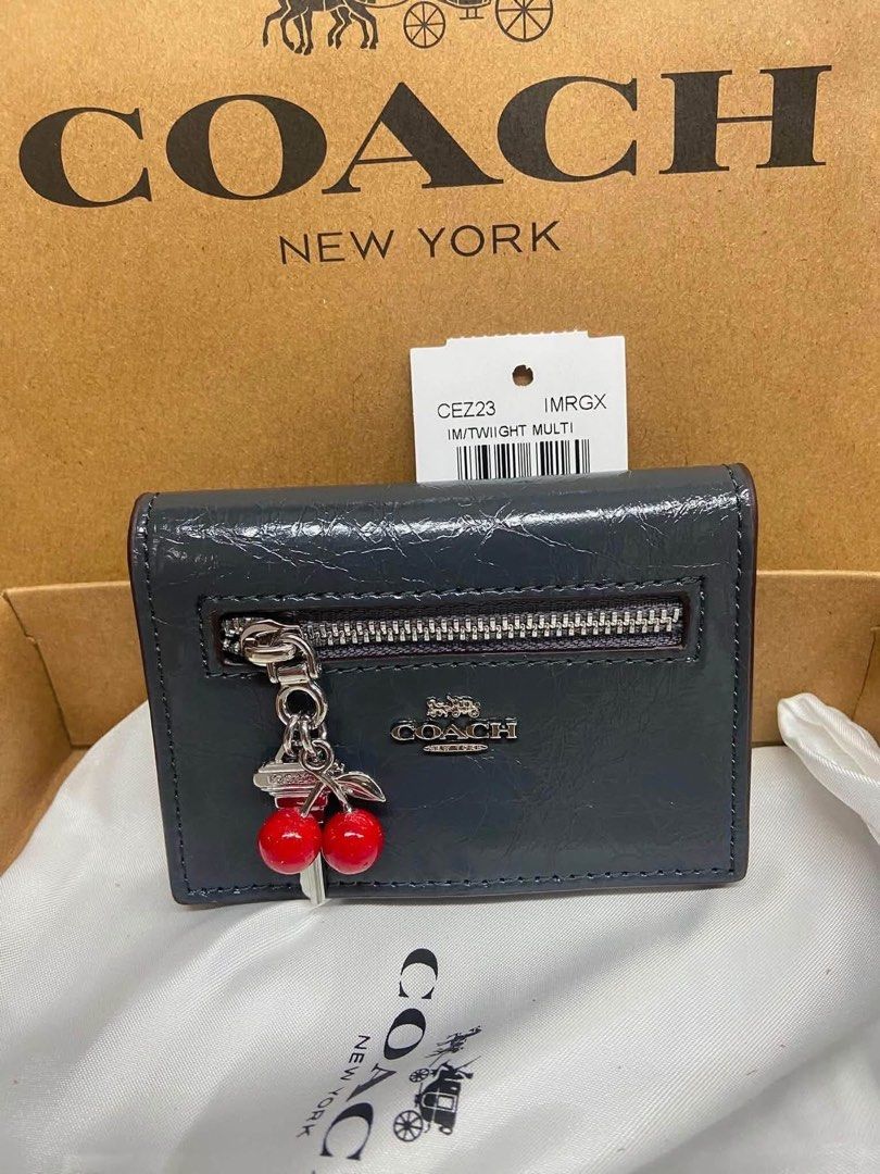 Coach cardholder (Category: Wallets & Card holders) located in Manila. Submitted by gff.daily_flower (Listing ID 1464987316, Image 2). Description: With tag gift receipt dustbag paperbag.