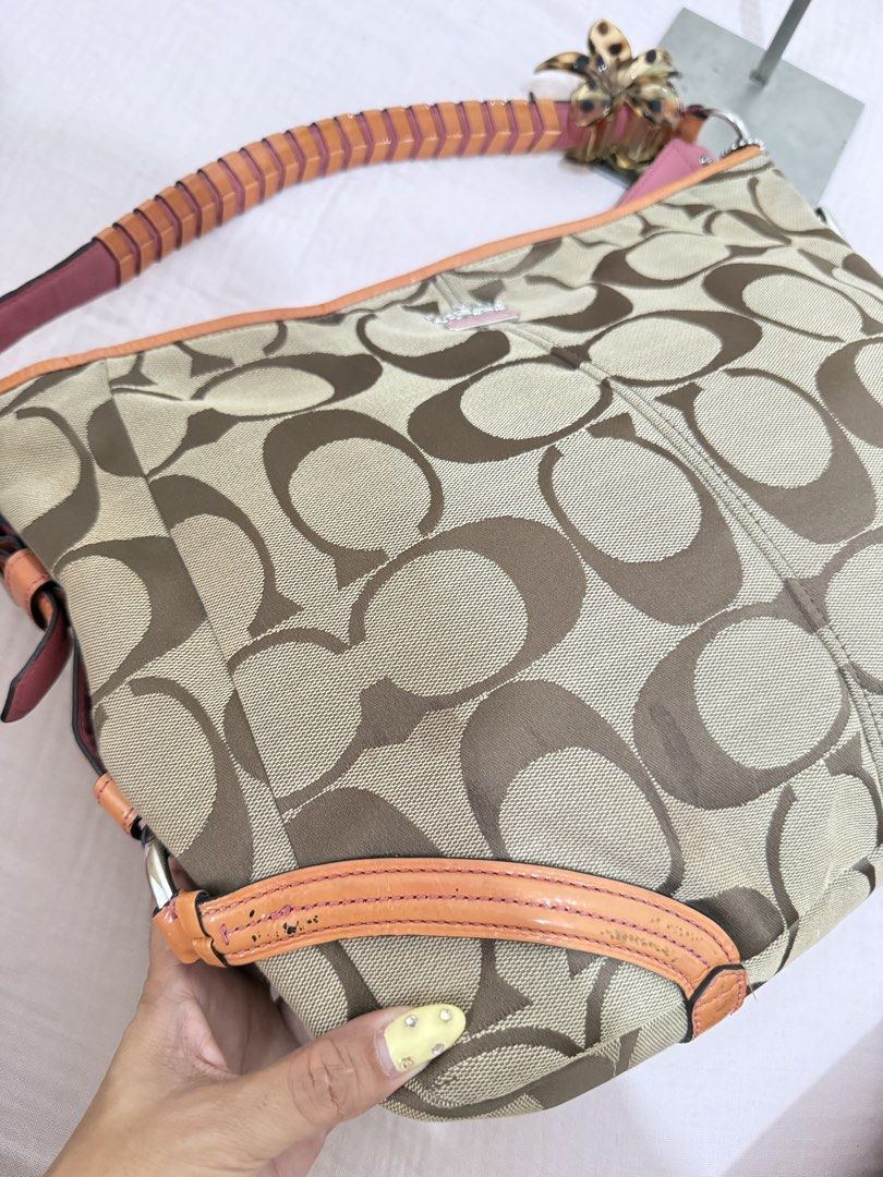 Coach Carly (Category: Luxury Bags & Wallets) located in Consolacion. Submitted by mrshoarderrr (Listing ID 1465080517, Image 3). Description: Rank AB See patent stains- unnoticeable.