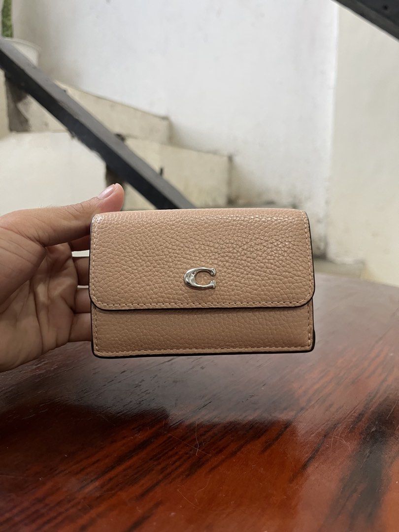 Coach essentials (Category: Announcements) located in Palo. Submitted by marllennon (Listing ID 1464992919, Image 2). Description: Good condition na stock lang sa kwartu dipa halos nagamit dm if interested 📤 Location: Palo leyte .