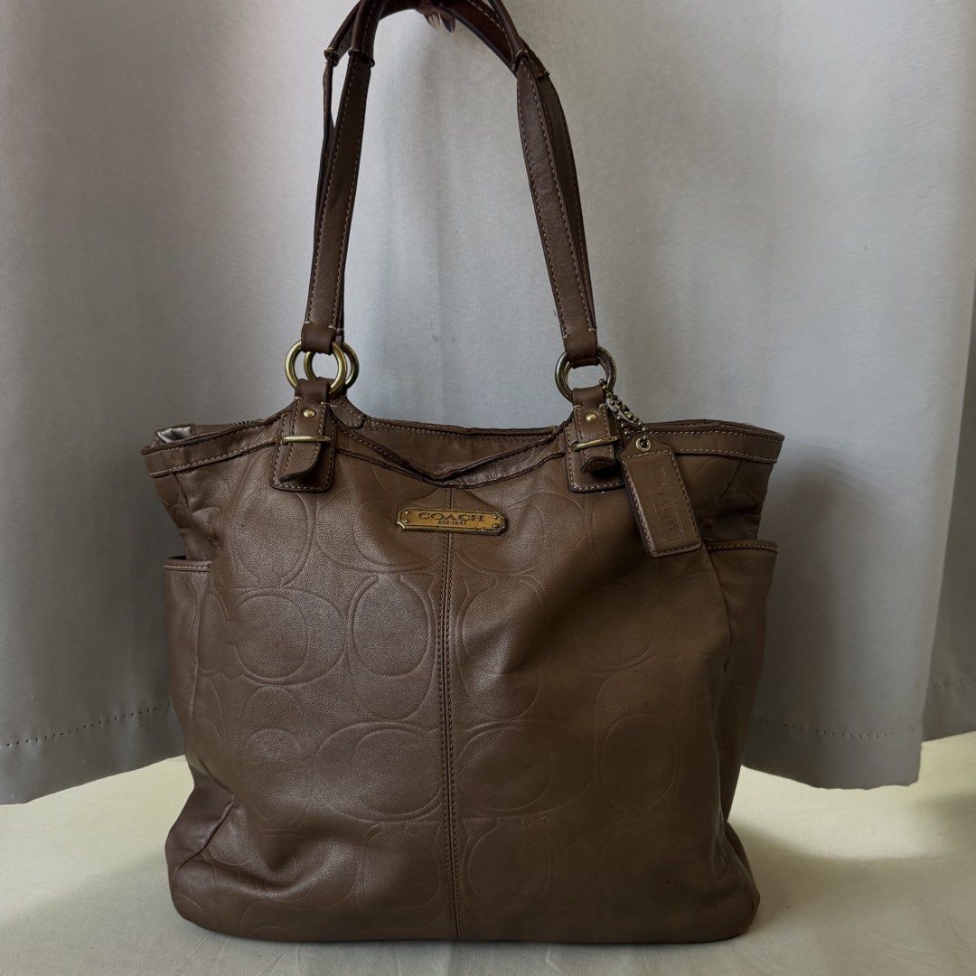 Coach Gallery Embossed Leather Tote Bag (Category: Tote Bags) located in Cebu City. Submitted by archivefinds (Listing ID 1464997469, Image 1). Description: Issue: - handle leather has a small chip/peeling spot - rubs on bottom sides - tarnish metal rings and plate - ink stain on interior .
