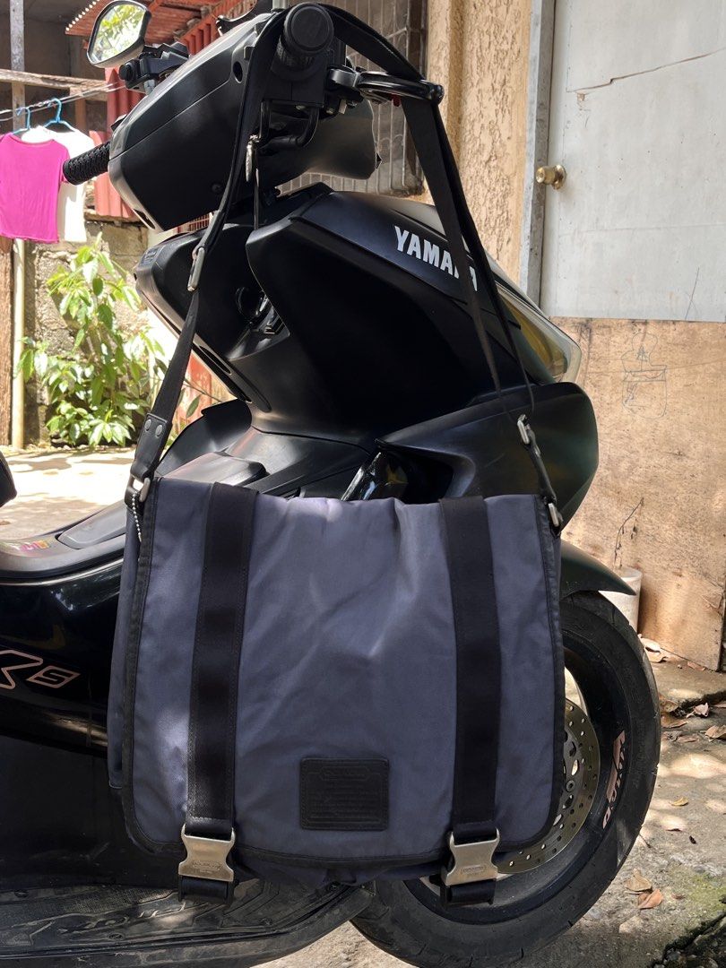 Coach gray men messenger bag (Category: Luxury Bags & Wallets) located in Cagayan de Oro. Submitted by prelovedukayukaybags_cdo (Listing ID 1465005666, Image 1). Description: .
