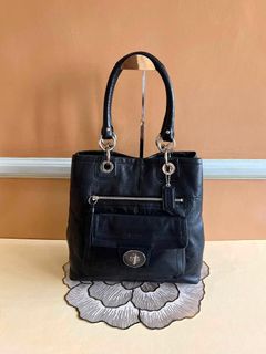 (Category: ) located in . Submitted by bellafashion08 (Listing ID 1465110094, Image 1). Description: .
