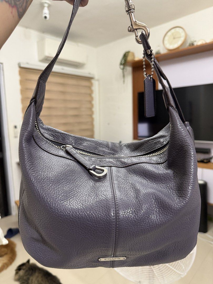 Coach Hobo leather bag (Category: Shoulder Bags) located in Cavite. Submitted by eligaya1417 (Listing ID 1465115493, Image 1). Description: Coach Avery small hobo Soft Pebbled leather Silver hardware Minimal signs of use Very nice condition Sf shouldered by the buyer Lalamove/lbc Payment first .