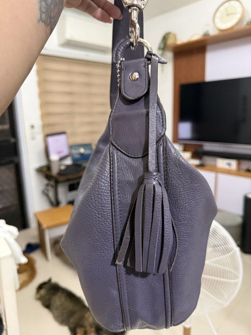 Coach Hobo leather bag (Category: Shoulder Bags) located in Cavite. Submitted by eligaya1417 (Listing ID 1465115493, Image 3). Description: Coach Avery small hobo Soft Pebbled leather Silver hardware Minimal signs of use Very nice condition Sf shouldered by the buyer Lalamove/lbc Payment first .