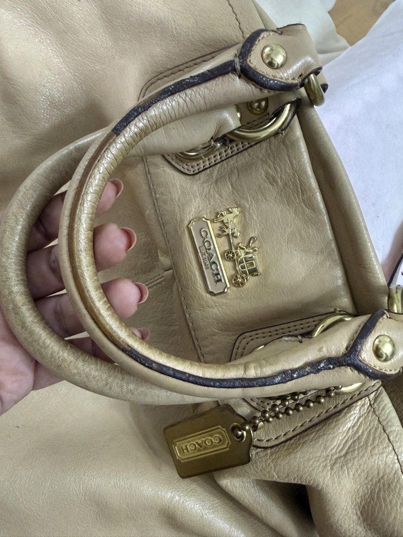 Coach Madison Leather Satchel (Category: Shoulder Bags) located in Cavite. Submitted by eligaya1417 (Listing ID 1465117531, Image 3). Description: Coach madison leather stachel Large to XL Beige color With signs of usage dirt,scratches, fadings on hardware, rubber lining concern but hndi open and cracks on creed. As seen lahat sa photos. Sf shouldered by the buyer Lalamove/LBC Payment first bank transfer only .