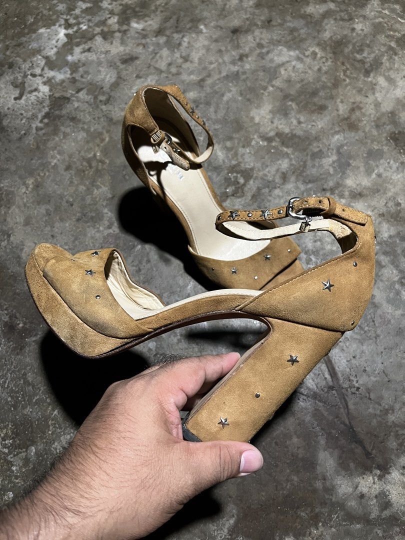 Coach Margharita Star Studded Platform Sandal (Category: Flats & Sandals) located in Manila. Submitted by kashjulliane (Listing ID 1465058735, Image 3). Description: Coach Margharita Star Studded Platform Sandal Good condition 9/10 Color rate Suede Material Complete Studded Needs cleaning Size: 38EU.