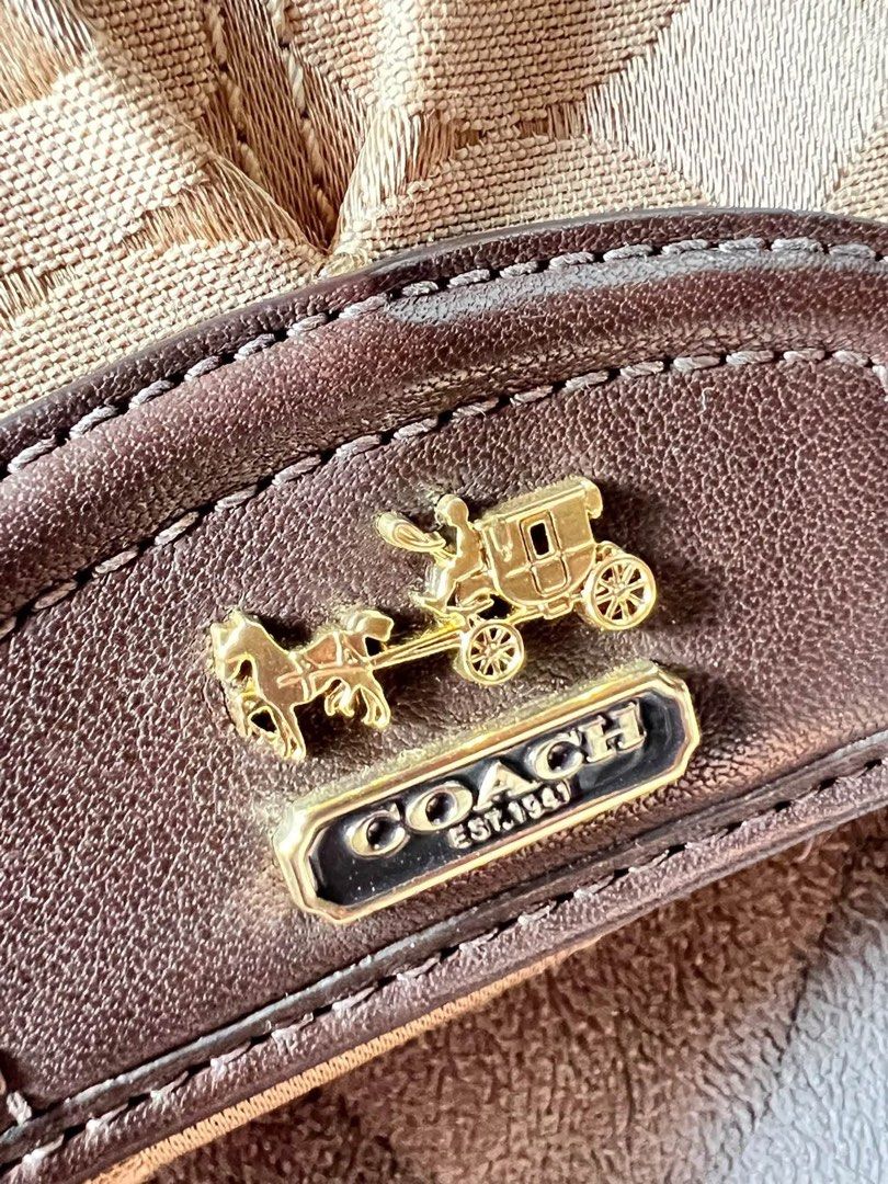 💯Coach Orig bifold wallet (Category: Luxury Bags & Wallets) located in General Santos City (Dadiangas). Submitted by braverabbit.67 (Listing ID 1465030912, Image 2). Description: C 🤩 a C H MadiSon BiFold wallet in Pristine Condition💯 (unused) 🅿️3,500 free Sf.