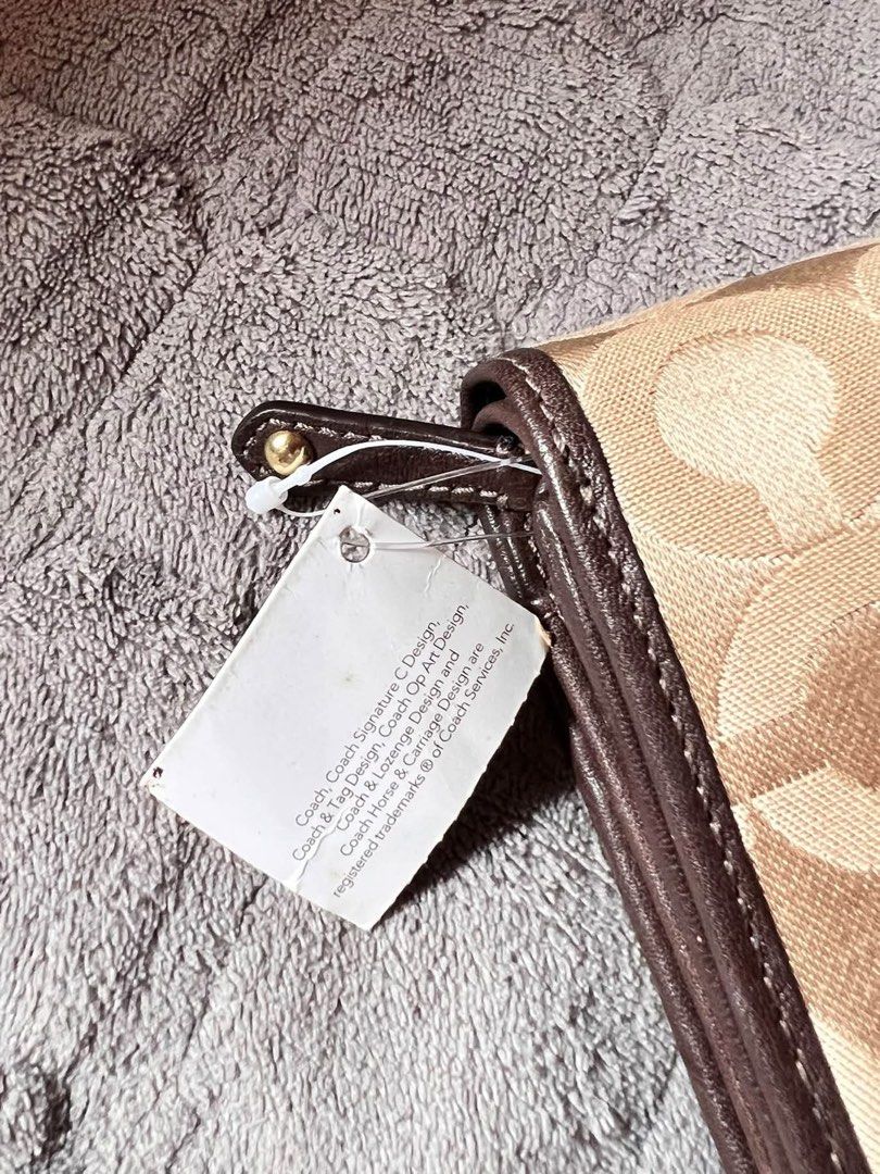💯Coach Orig bifold wallet (Category: Luxury Bags & Wallets) located in General Santos City (Dadiangas). Submitted by braverabbit.67 (Listing ID 1465030912, Image 3). Description: C 🤩 a C H MadiSon BiFold wallet in Pristine Condition💯 (unused) 🅿️3,500 free Sf.