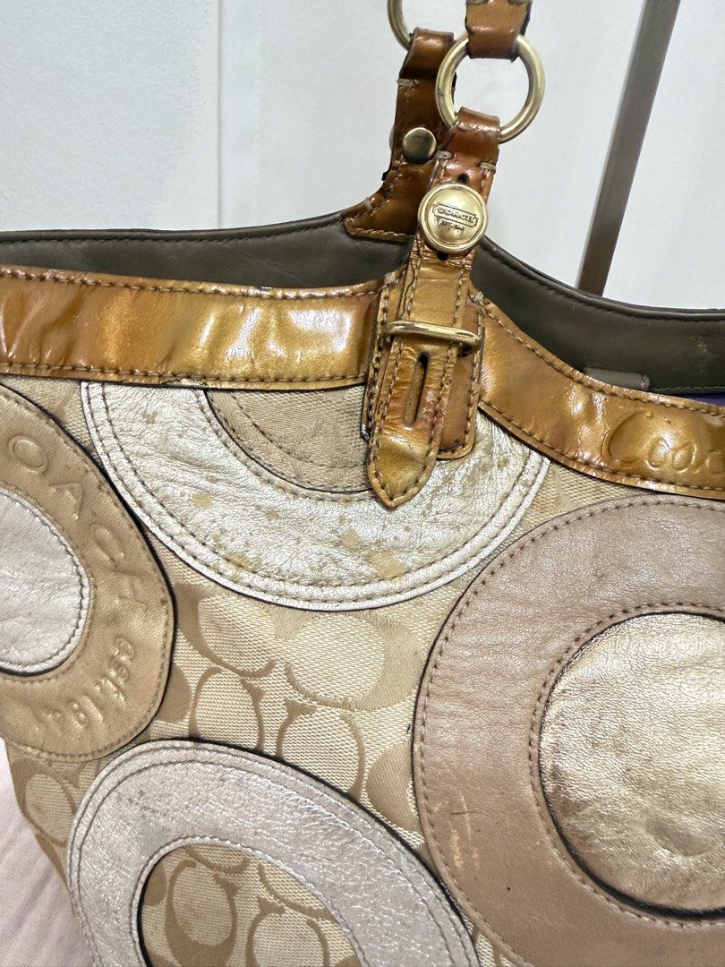 Coach Patchwork Signature Tote Bag with Leopard Flower Charm (Category: Tote Bags) located in Consolacion. Submitted by mrshoarderrr (Listing ID 1465081512, Image 2). Description: Rank ab minimal patent stains.