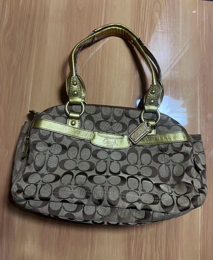 Coach Penelope Signature Shoulder bag (Category: Shoulder Bags) located in Manila. Submitted by senggggg. (Listing ID 1465143745, Image 2). Description: good condition working zip minimal dirt check details.