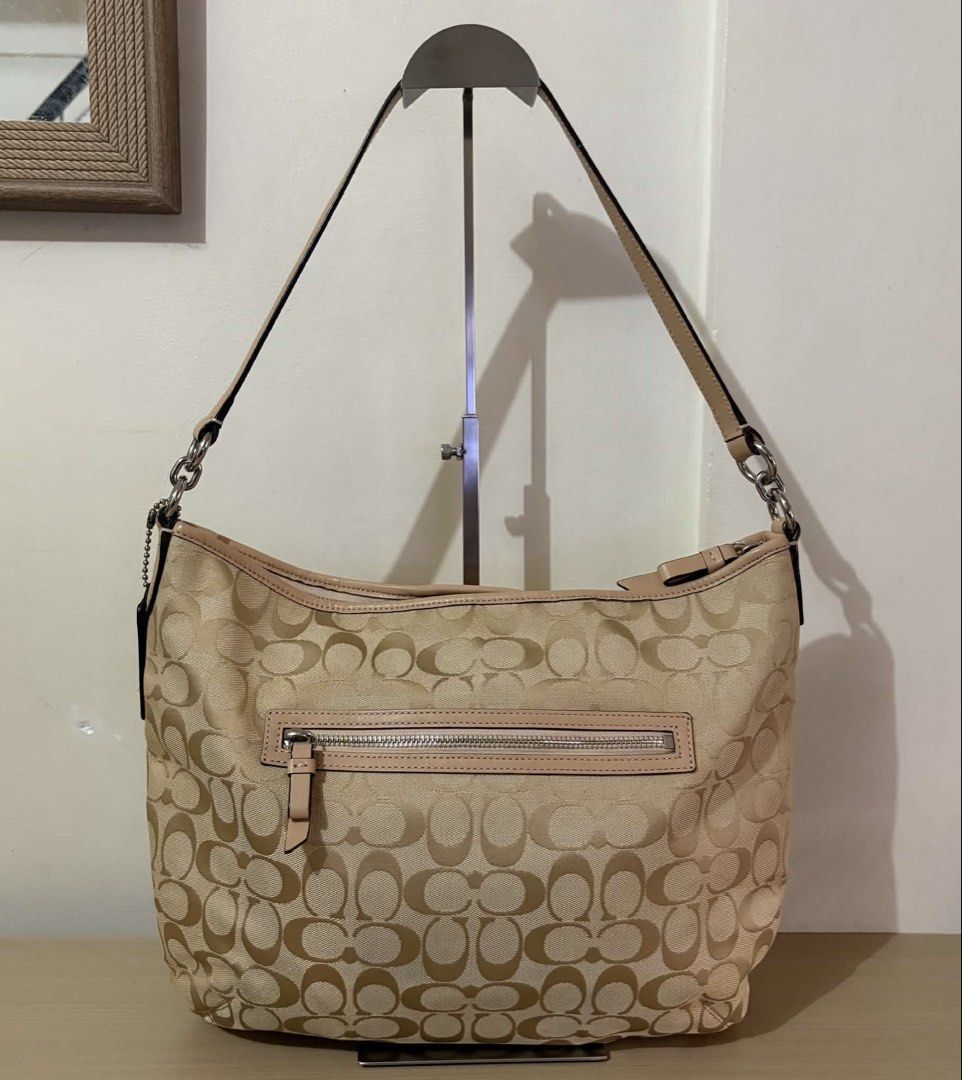 Coach Signature Stripe Hobo Bag (Category: Shoulder Bags) located in Cavite. Submitted by chubbsavenue (Listing ID 1465012909, Image 3). Description: .