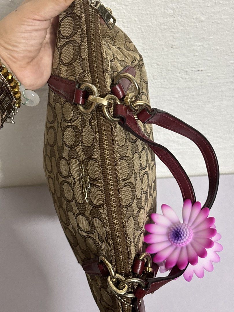 Coach Small Kelsey in Signature Canvass (Category: Shoulder Bags) located in Taguig. Submitted by missjinjin (Listing ID 1465105921, Image 2). Description: In very good condition, with sling hangtag -NGA.