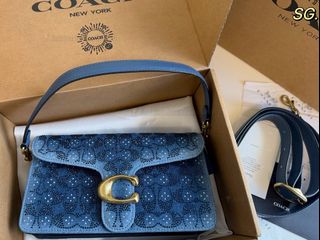 (Category: ) located in . Submitted by fashion_collection (Listing ID 1465018716, Image 1). Description: .