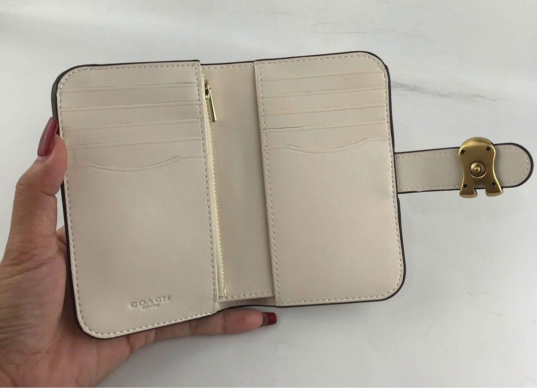 Coach Tabby Wallet (Category: Wallets & Card holders) located in Binan City. Submitted by pinkykeenshop (Listing ID 1465146222, Image 2). Description: .