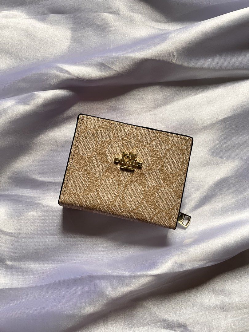 coach wallet (Category: Wallets & Card holders) located in Imus. Submitted by themaison.ph (Listing ID 1465004432, Image 1). Description: • brand new • with plastic cloth (no box) • via j&t.