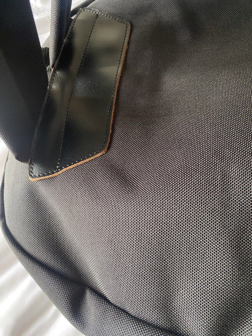 Comme des garçons backpack 黑色背囊背包 cdg kanye bag 袋大 （分類：背包）位於 Hong Kong。 由 nikecap 提交（商品編號 1465128712，圖片 5）。簡介： Cdg 大size backpack 100% new 黑色。