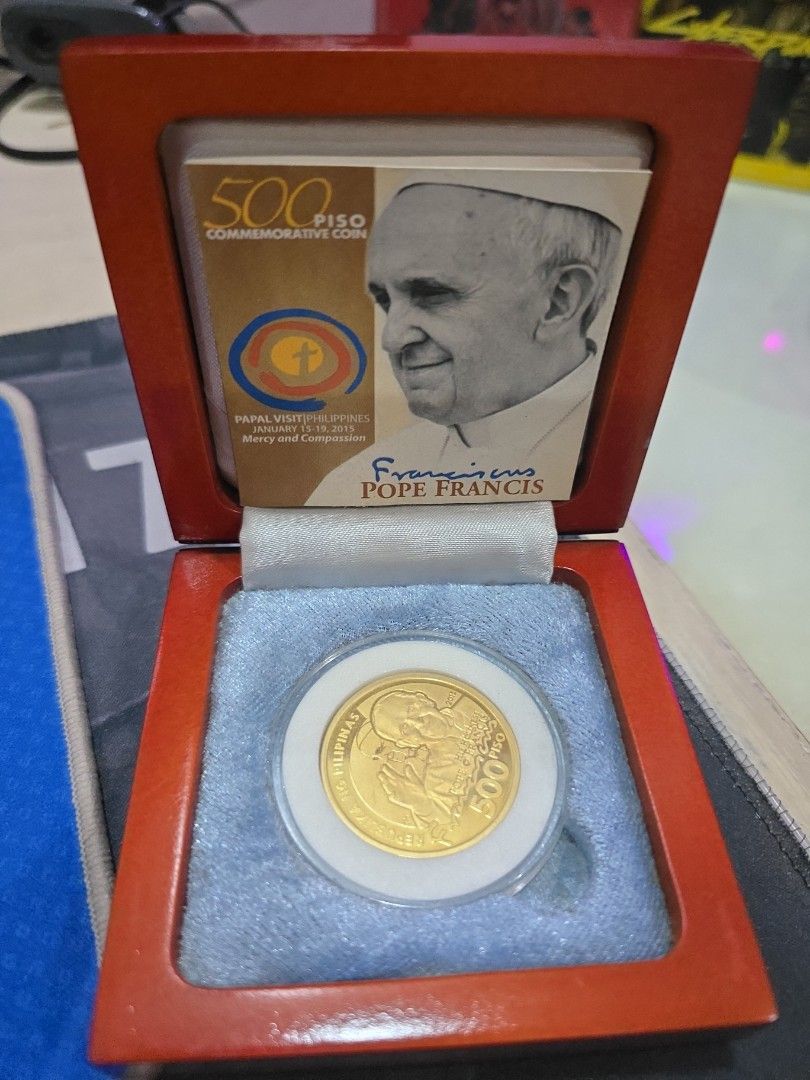 Commemorative coin Pop Francis (Category: Vintage Collectibles) located in Manila. Submitted by francissya (Listing ID 1465065168, Image 1). Description: for sale bnew commemorative coin 500 peso Pop Francis. 1500. manila area. pm lang..