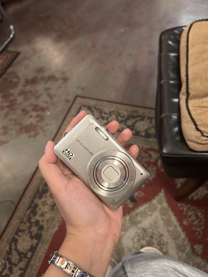 COMPLETE SET Olympus VG 120 digicam digital camera (Category: Cameras) located in Lagonoy. Submitted by nadayojiii (Listing ID 1465075531, Image 2). Description: Olympus VG 120✨ NO FUNCTIONAL ISSUES all working flash working all buttons working zoom working has signs of usage(body crack at the bottom-performance not affected) CRISP SHOTS✨✨✨ COMPLETE SET inclusions: unit battery sd card charger strap stickers.