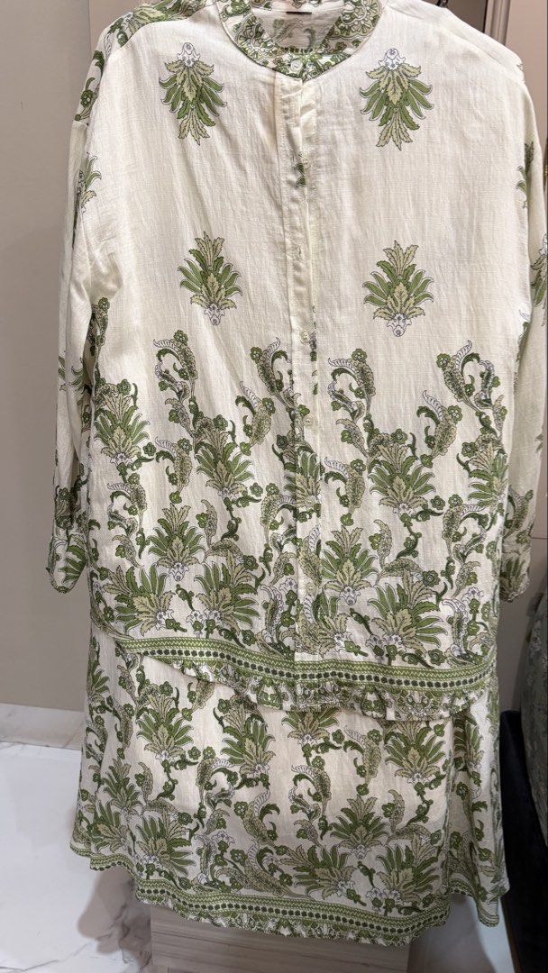 Co-ord Set (Category: Sets or Coordinates) located in Kuala Lumpur. Submitted by luna_sage (Listing ID 1465018564, Image 1). Description: 1pcs -45 2pcs - 85.