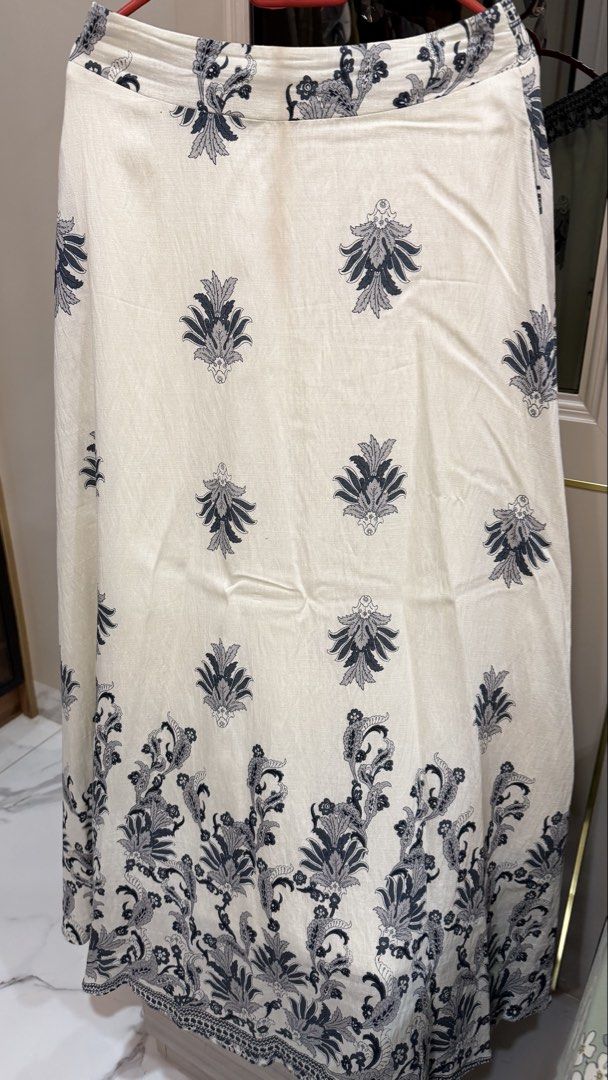 Co-ord Set (Category: Sets or Coordinates) located in Kuala Lumpur. Submitted by luna_sage (Listing ID 1465018564, Image 3). Description: 1pcs -45 2pcs - 85.