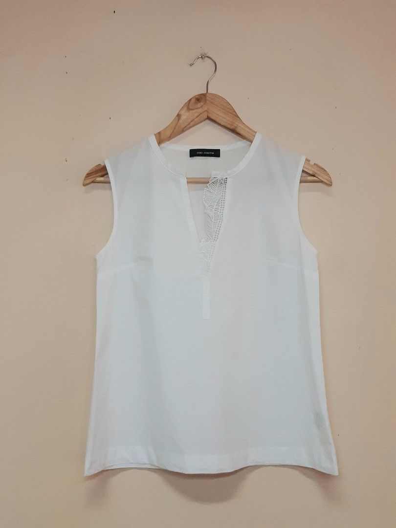 SALE: cop.copine VOLADE top (Category: Luxury Apparel) located in Bauang. Submitted by 2ndskinz_by.irie (Listing ID 1464970803, Image 2). Description: Volade Top by Cop.Copine is a sleeveless, A-line top featuring a round neckline with a deep V-décolletage and a delicate guipure lace panel shaped like a leaf. Size: 36 tagged Measurements: Length: 22.5" Width: 17" authentic Product Details • Design: Sleeveless A-line cut with a leaf-themed guipure