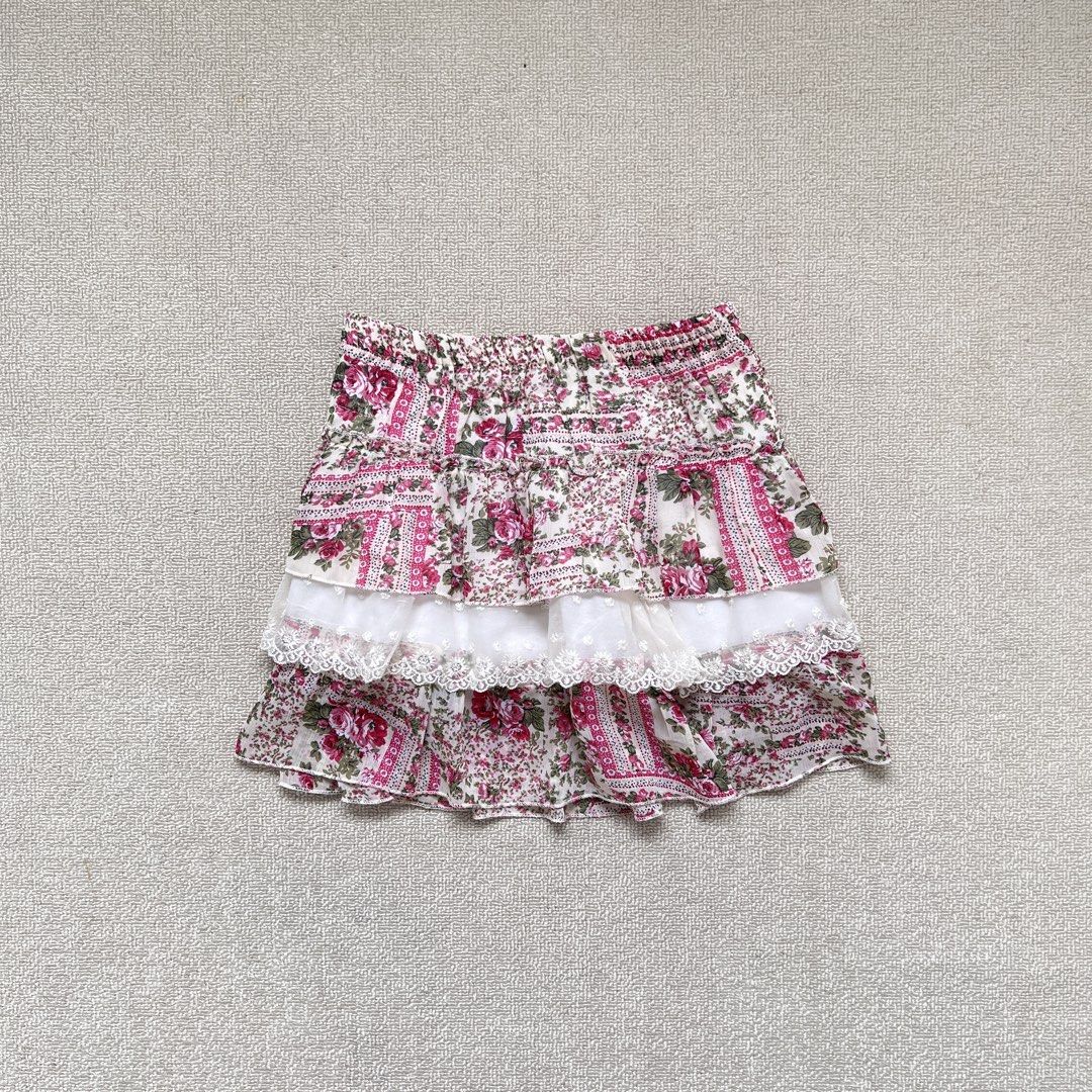 coquette pink layered mini skirt (Category: Skirts) located in Limay. Submitted by budolfindsrawrawr (Listing ID 1465076493, Image 1). Description: coquette pink layered mini skirt - w24/27 l12 - in excellent condition .