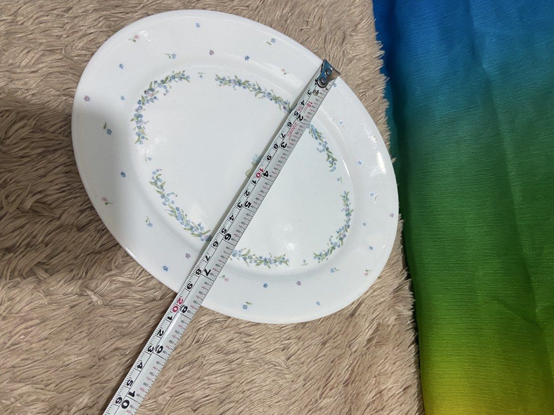 corelle oval plate (Category: Dinnerware & Cutlery) located in Pasig City. Submitted by jie_russ (Listing ID 1465058259, Image 3). Description: corelle oval plate used Made in USA 1 pc for ₱250.