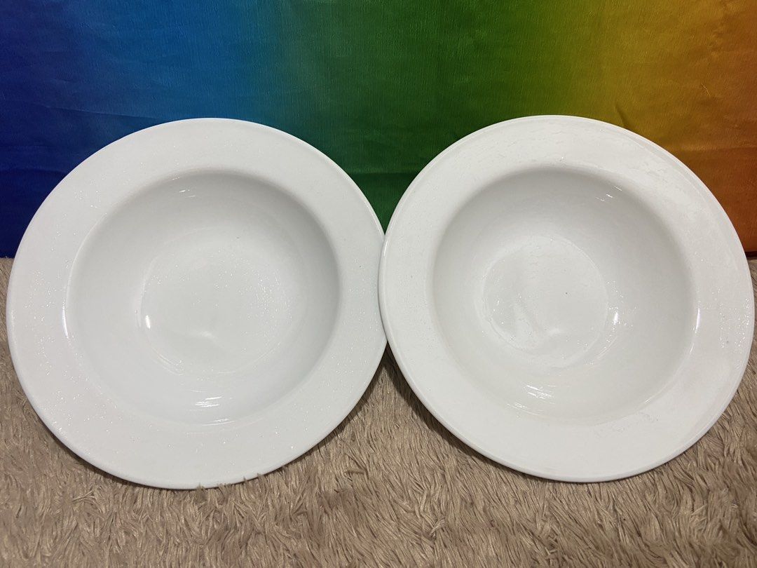 Corelle serving bowl(winter frost white) (Category: Dinnerware & Cutlery) located in Pasig City. Submitted by jie_russ (Listing ID 1465051930, Image 1). Description: corelle serving bowl Used Made in USA 2 Pcs for ₱1,400.