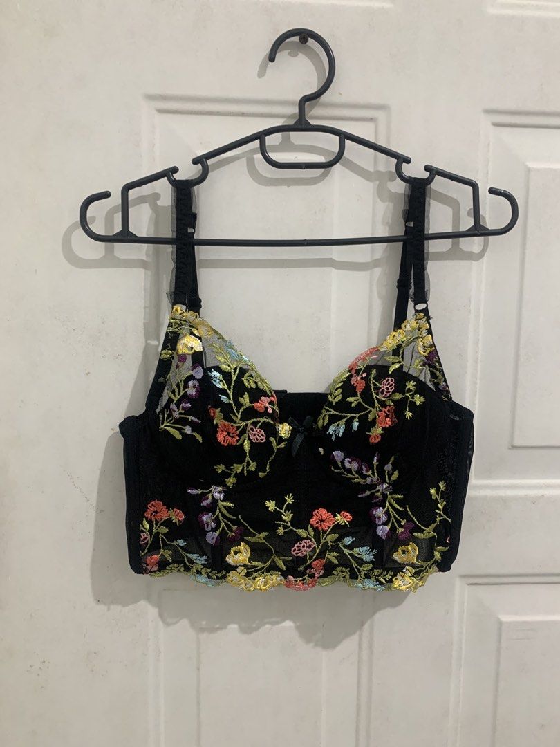 Corset style top (Category: Others Tops) located in Mendez-Nunez. Submitted by dawnrequiso16 (Listing ID 1465033865, Image 1). Description: Use once. No issue Size XS to small.