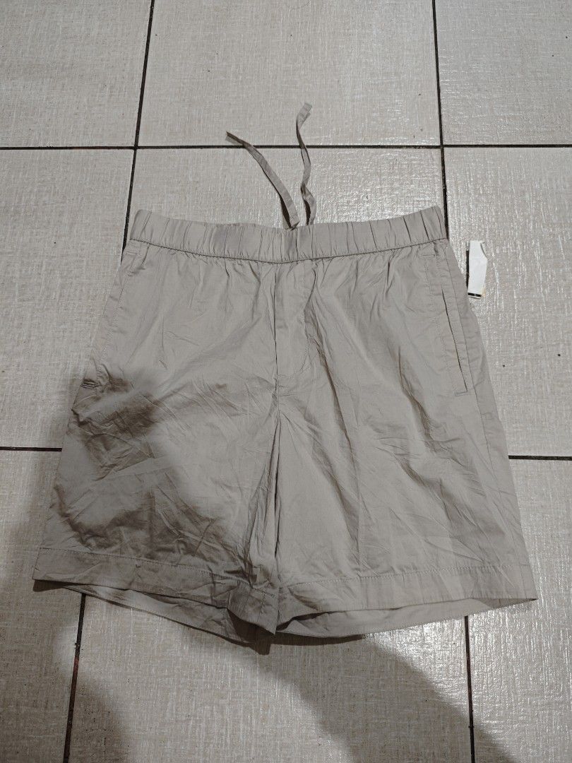 COS Beige Drawstring Elastic Waist Shorts Size S (Category: Shorts) located in Manila. Submitted by lilianapat52117 (Listing ID 1465066616, Image 1). Description: COS SHORT 4 POCKETS LIGHT KHAKI SMALL WAIST 30-31 LENGTH 17¾ EUC NO ISSUES 300.