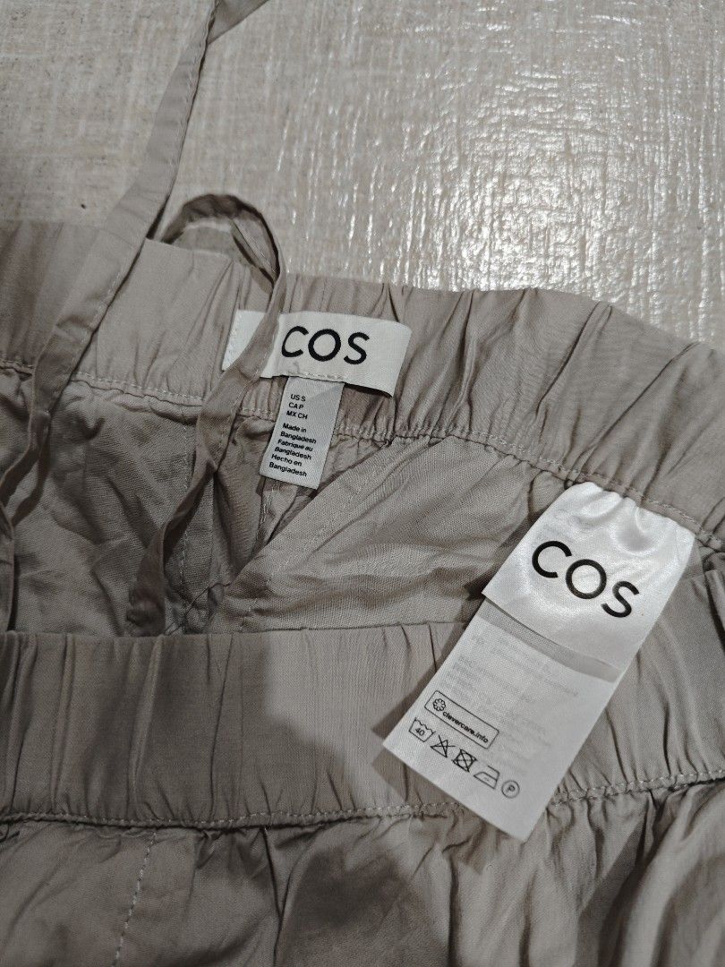 COS Beige Drawstring Elastic Waist Shorts Size S (Category: Shorts) located in Manila. Submitted by lilianapat52117 (Listing ID 1465066616, Image 3). Description: COS SHORT 4 POCKETS LIGHT KHAKI SMALL WAIST 30-31 LENGTH 17¾ EUC NO ISSUES 300.