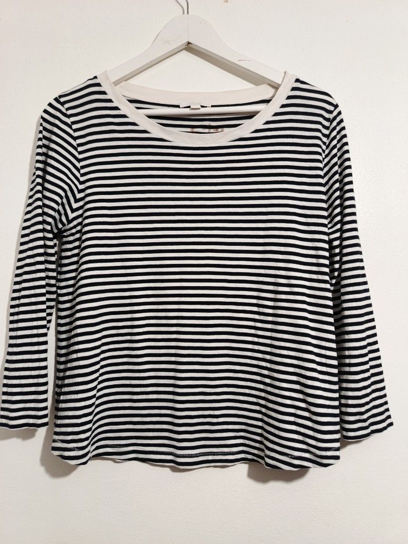 COS black white stripe cotton long sleeve (Category: Longsleeves) located in Rizal. Submitted by vanessa_finds_ (Listing ID 1465078472, Image 1). Description: needs wash, removable stain.